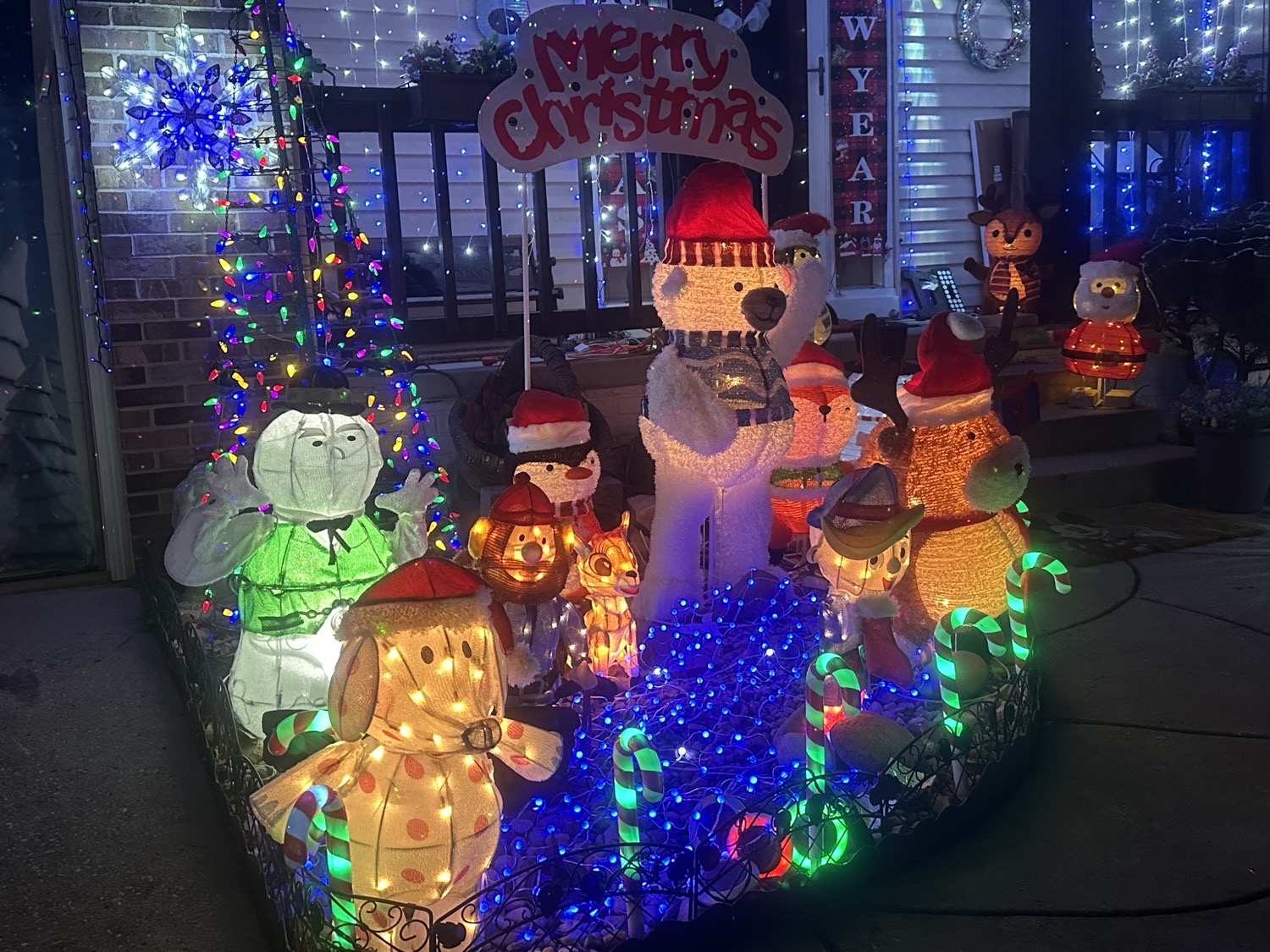 Holidays At The Hendersons, Christmas lights in Urbandale, IA (photo 4)