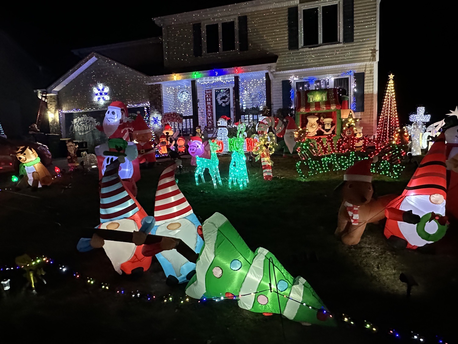Holidays At The Hendersons, Christmas lights in Urbandale, IA (photo 3)