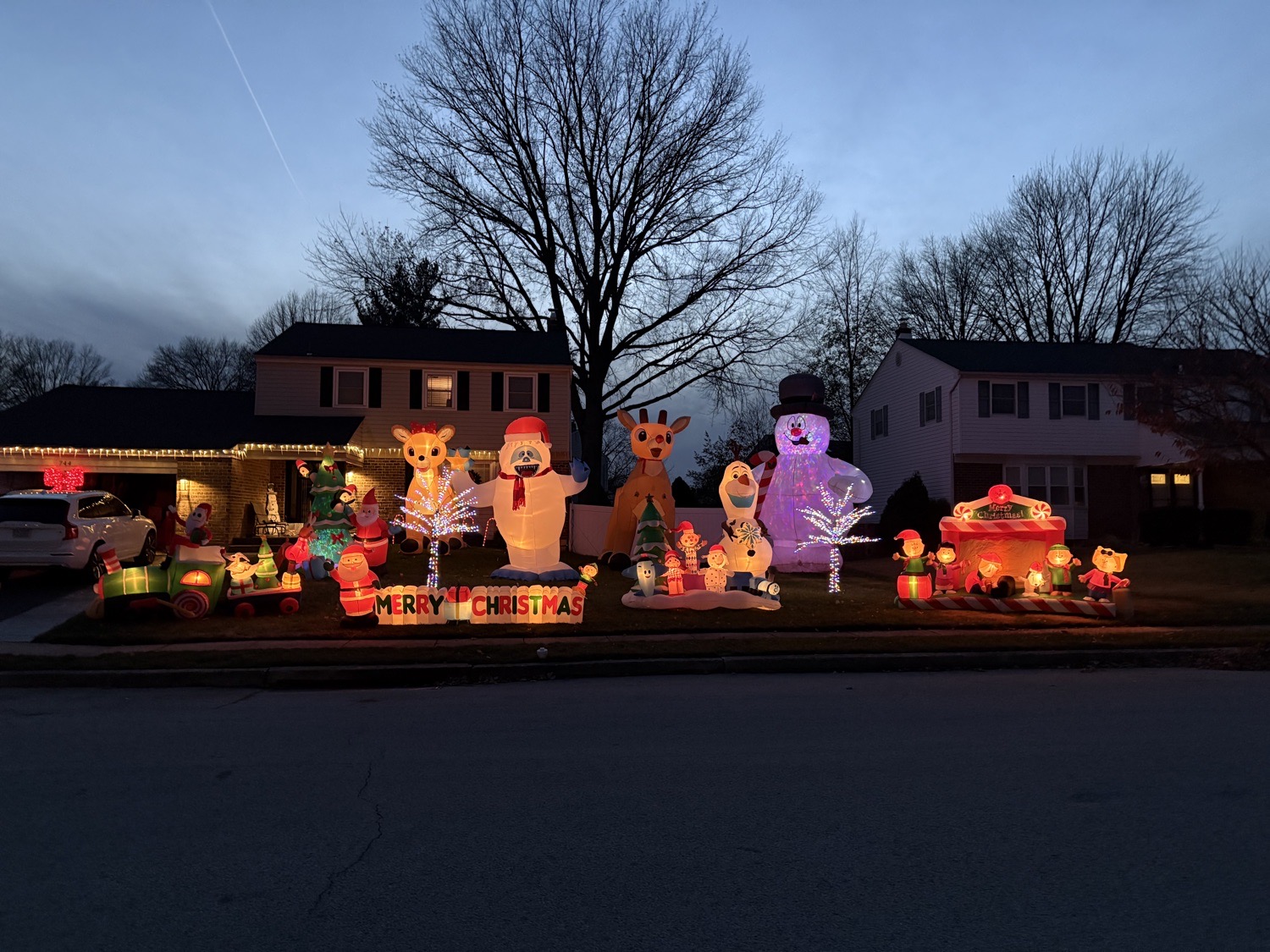 Inflatables, Christmas lights in King Of Prussia, PA (photo 1)