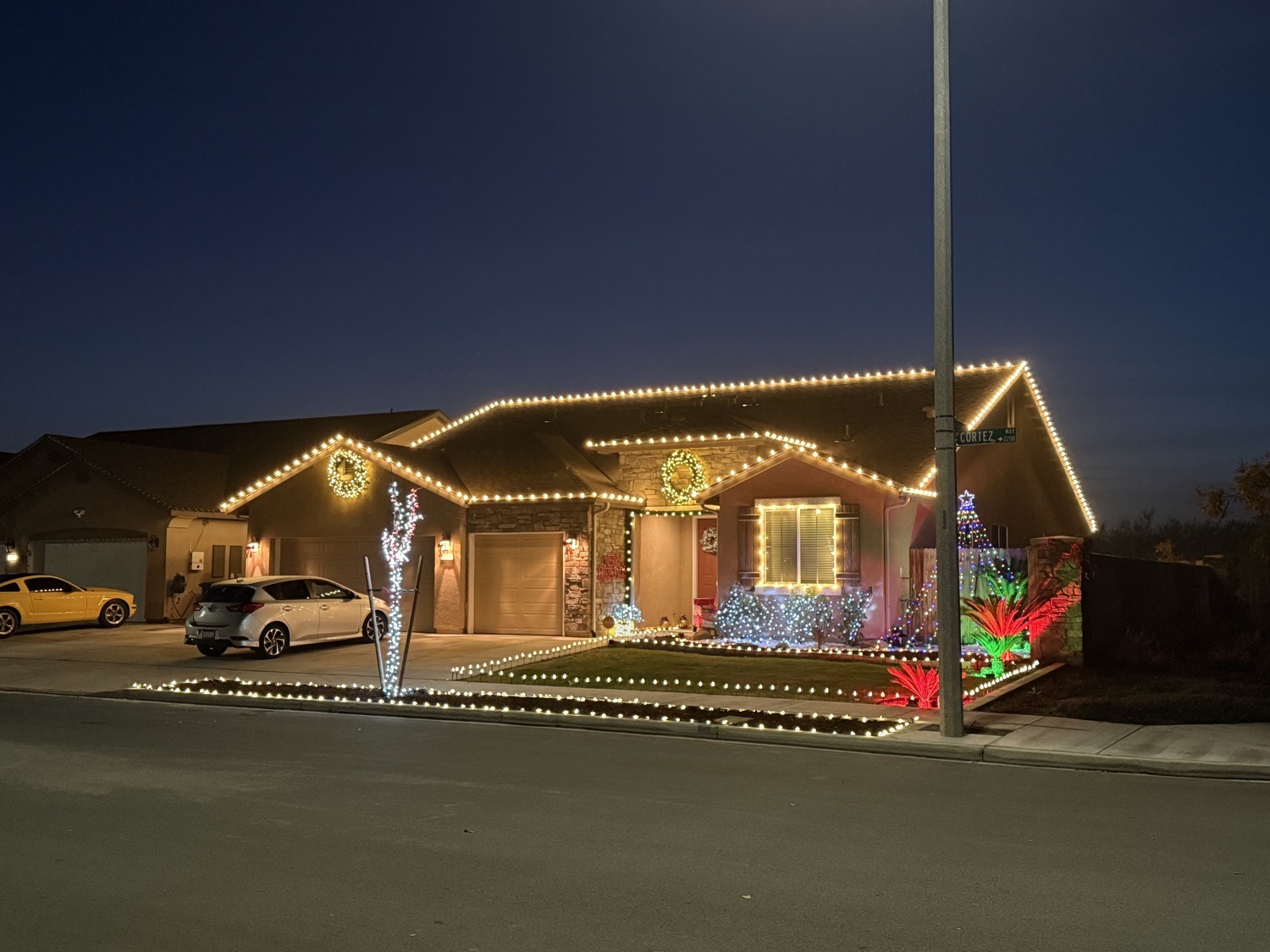 Ballesteros 2024, Christmas lights in Delano, CA (photo 1)