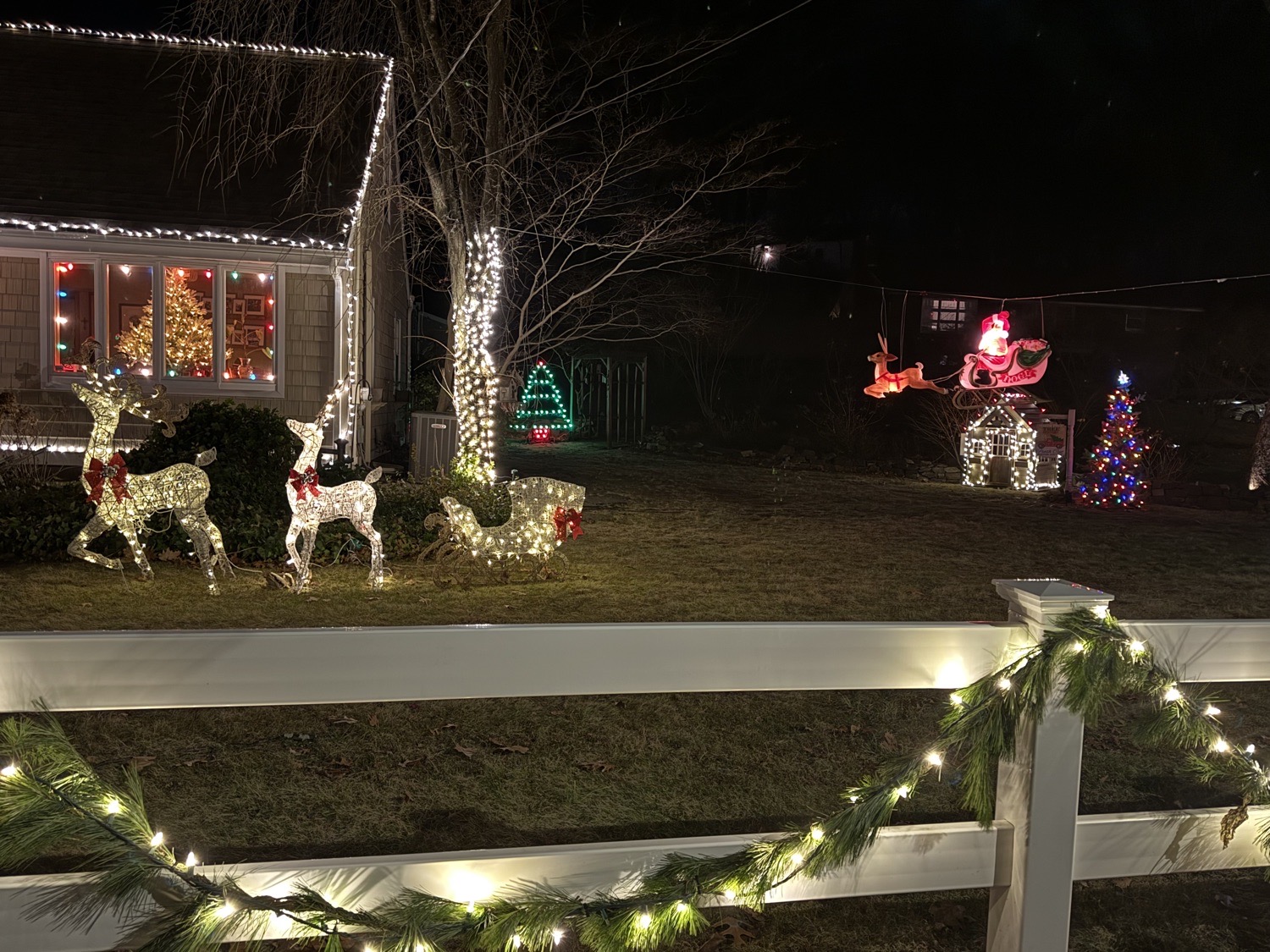 Bradley Street East Haven, Christmas lights in East Haven, CT (photo 3)