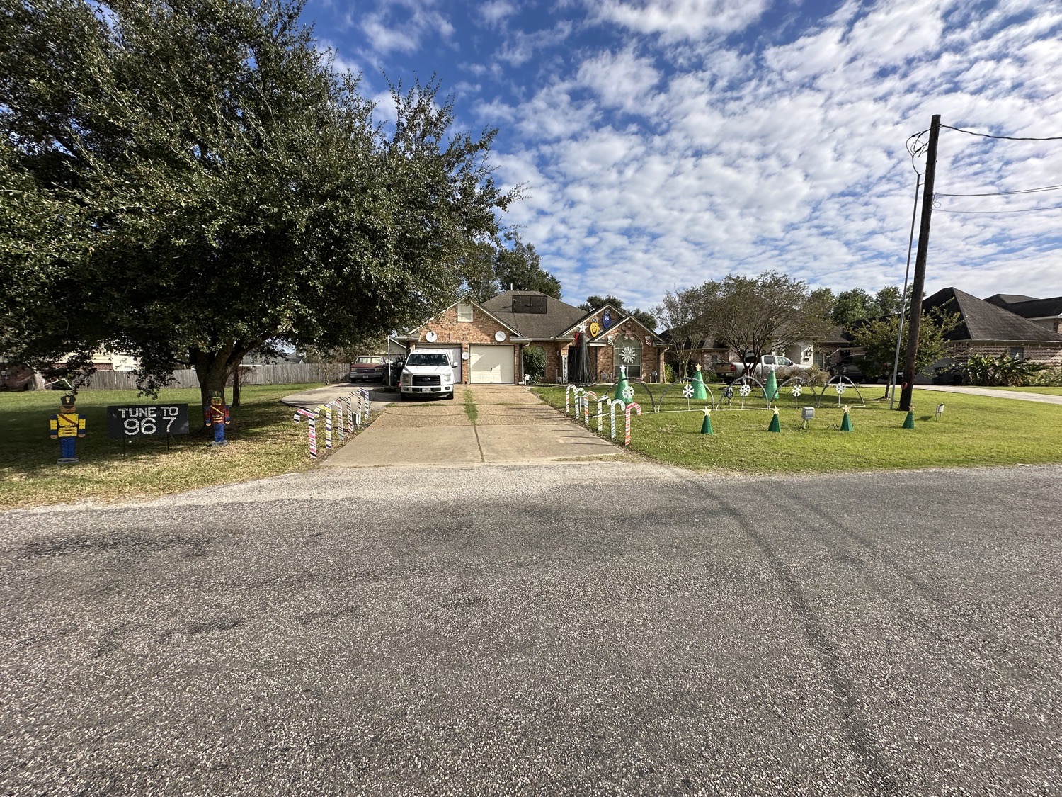 House on Mockingbird Lane, Christmas lights in Bridge City, TX (photo 2)