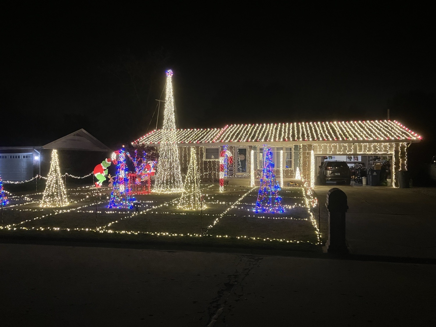 Sunrise Lights, Christmas lights in Highland, IL (photo 4)
