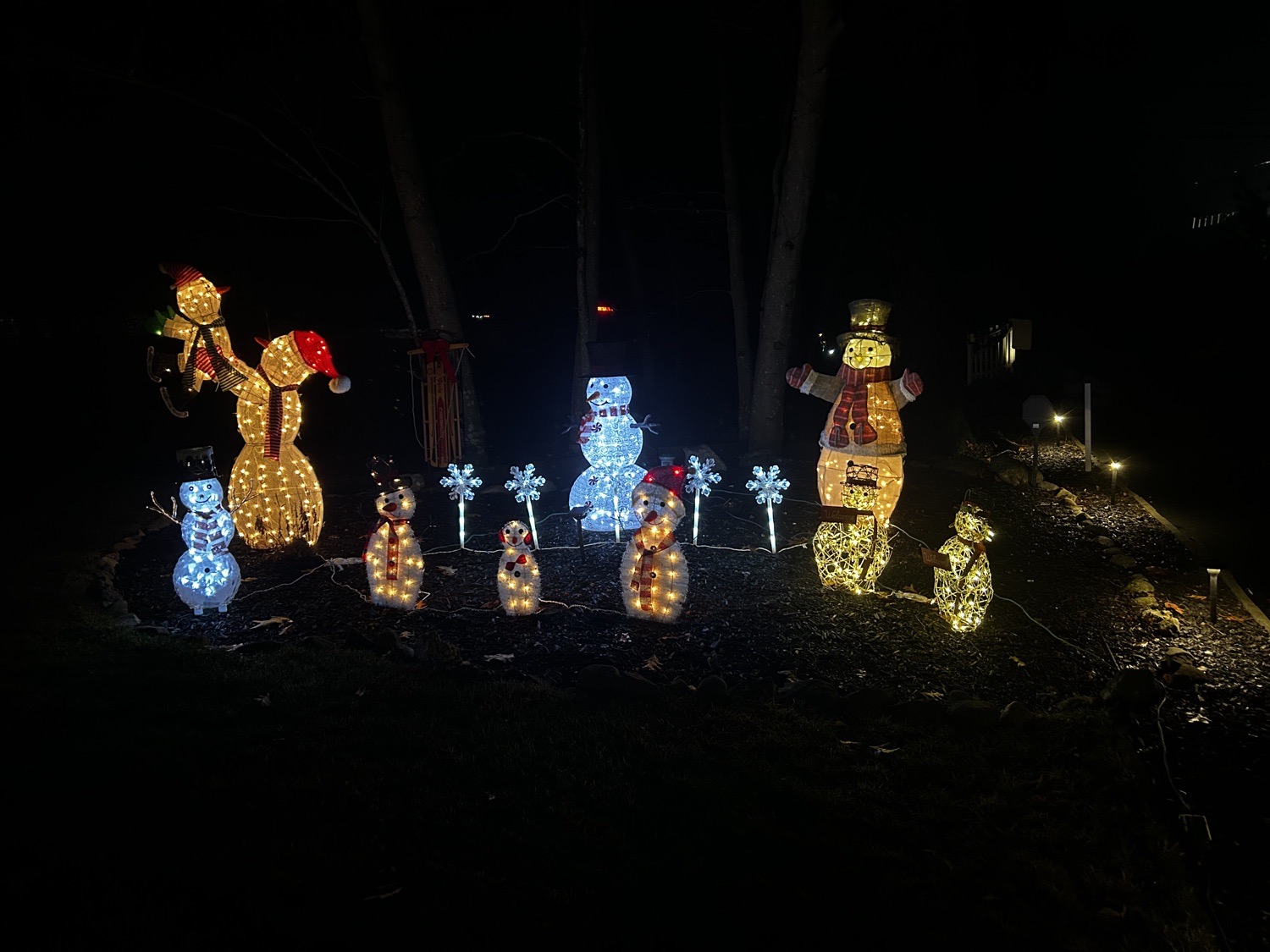 Traditional Christmas, Christmas lights in Rehoboth, MA (photo 1)