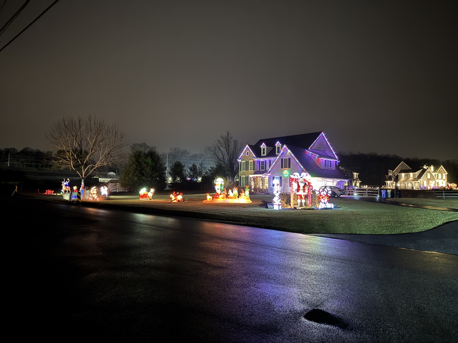 Holiday House, Christmas lights in Glen Mills, PA (photo 1)