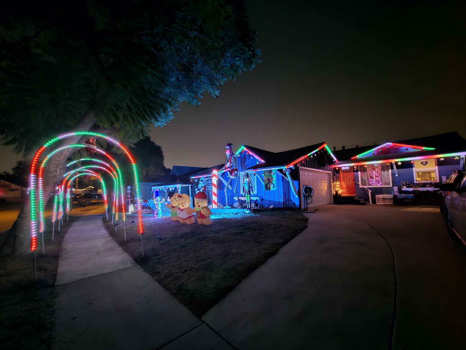 Reindeer Barn, Christmas lights in Lakewood, CA (photo 1)