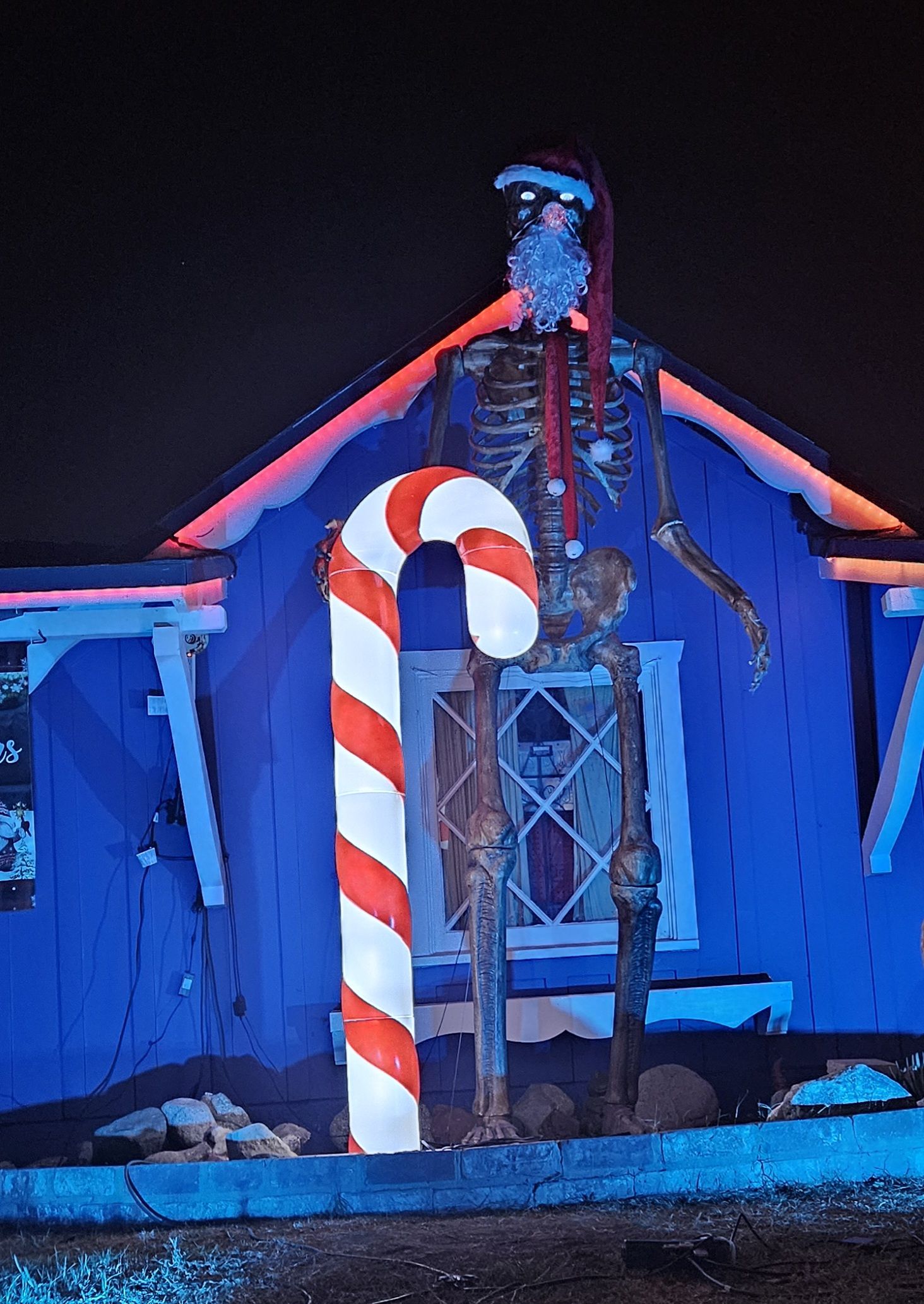 Reindeer Barn, Christmas lights in Lakewood, CA (photo 2)