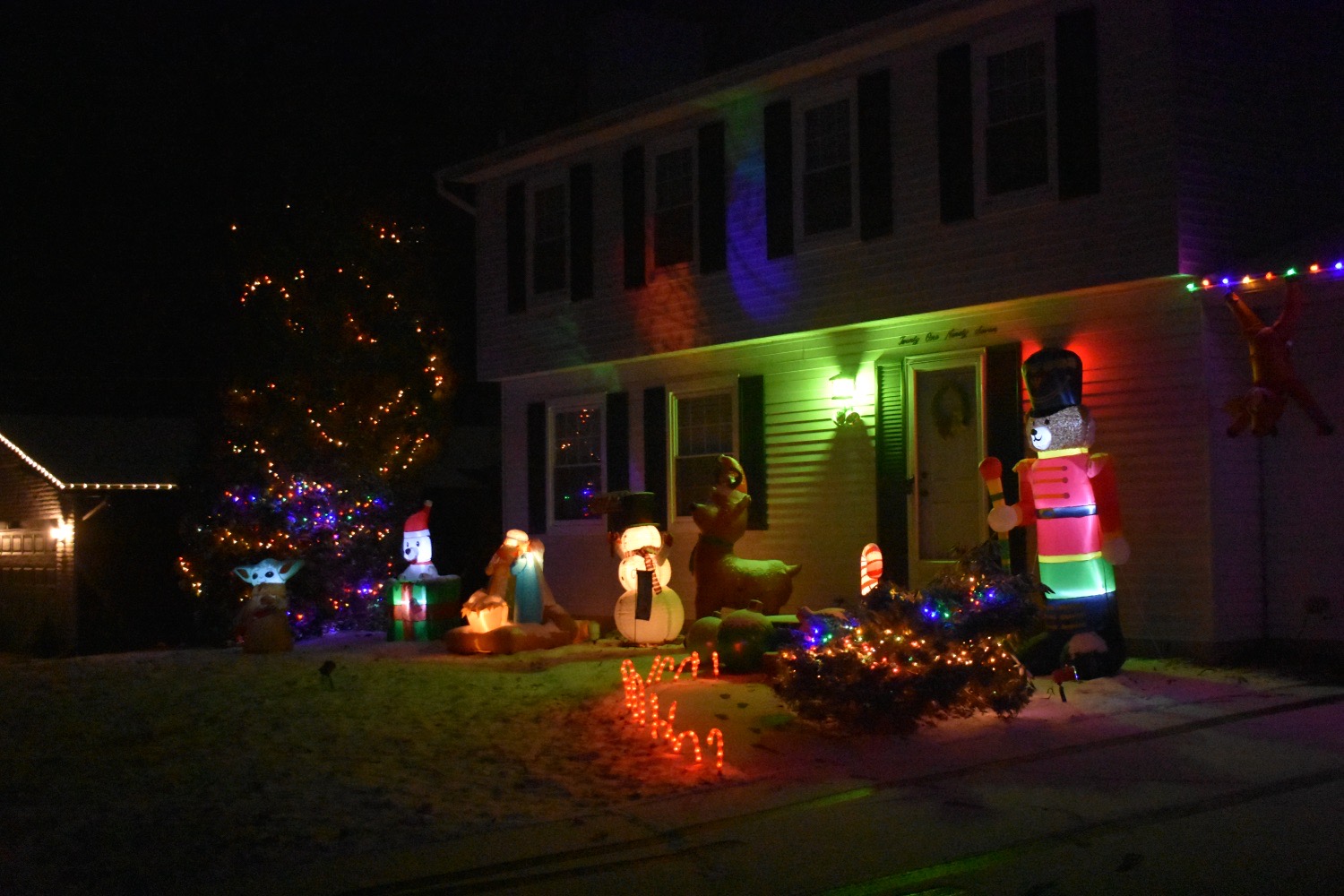 Jesus Is The Reason For The Season, Christmas lights in Okemos, MI (photo 2)