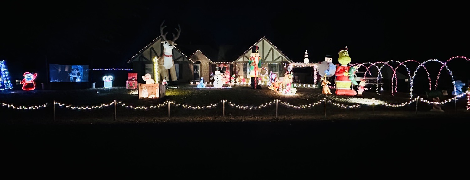 Bridgetown Santa’s House!, Christmas lights in Nesbit, MS (photo 1)