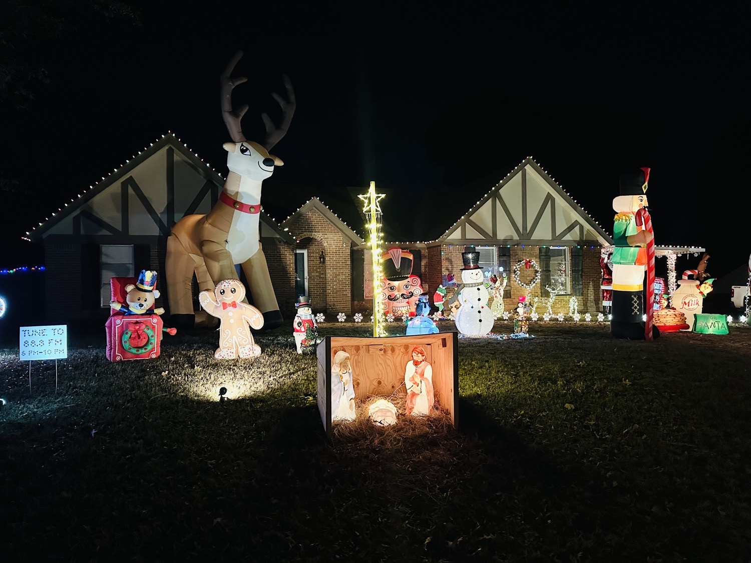 Bridgetown Santa’s House!, Christmas lights in Nesbit, MS (photo 5)