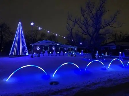 Chuchla Family Musical Light Show, Christmas lights in Lemont, IL (photo 1)