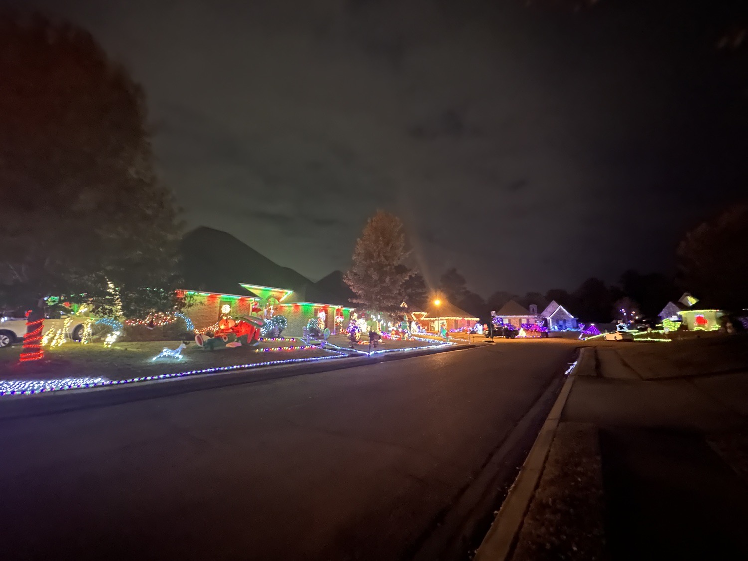 Hidden Hills Ct, Christmas lights in Brandon, MS (photo 1)