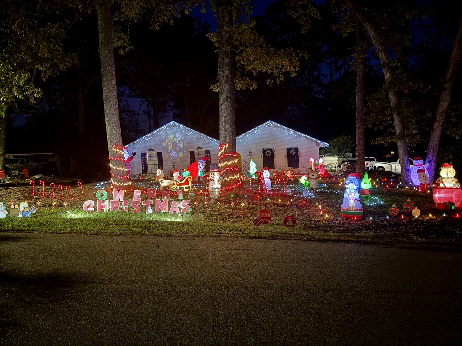 The Ingrams Wonderland, Christmas lights in Brandon, MS (photo 1)