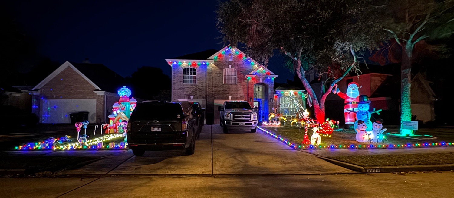 Pizzolato Christmas display, Christmas lights in Katy, TX (photo 1)