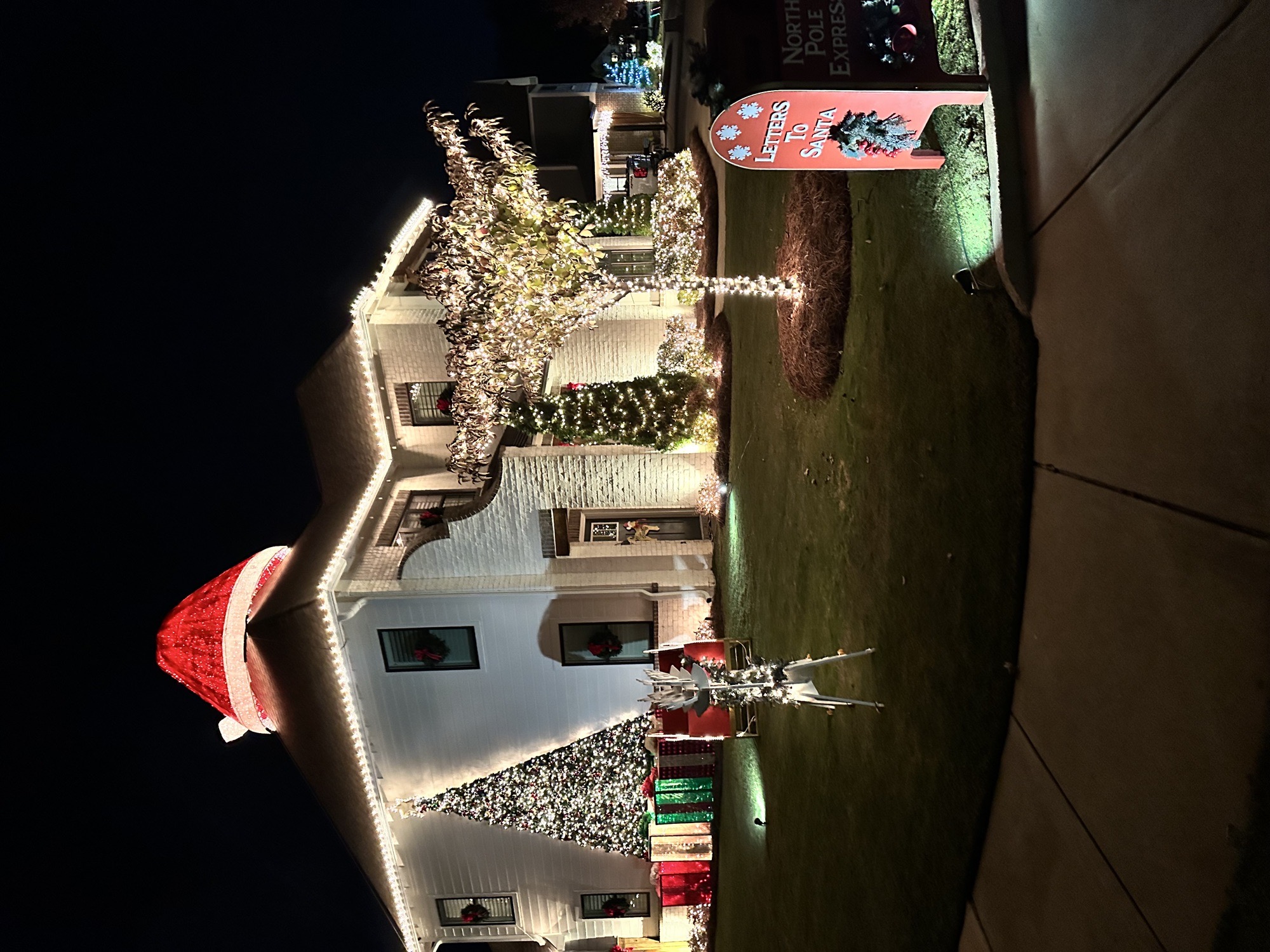 Santa Hat House, Christmas lights in Birmingham, AL (photo 2)
