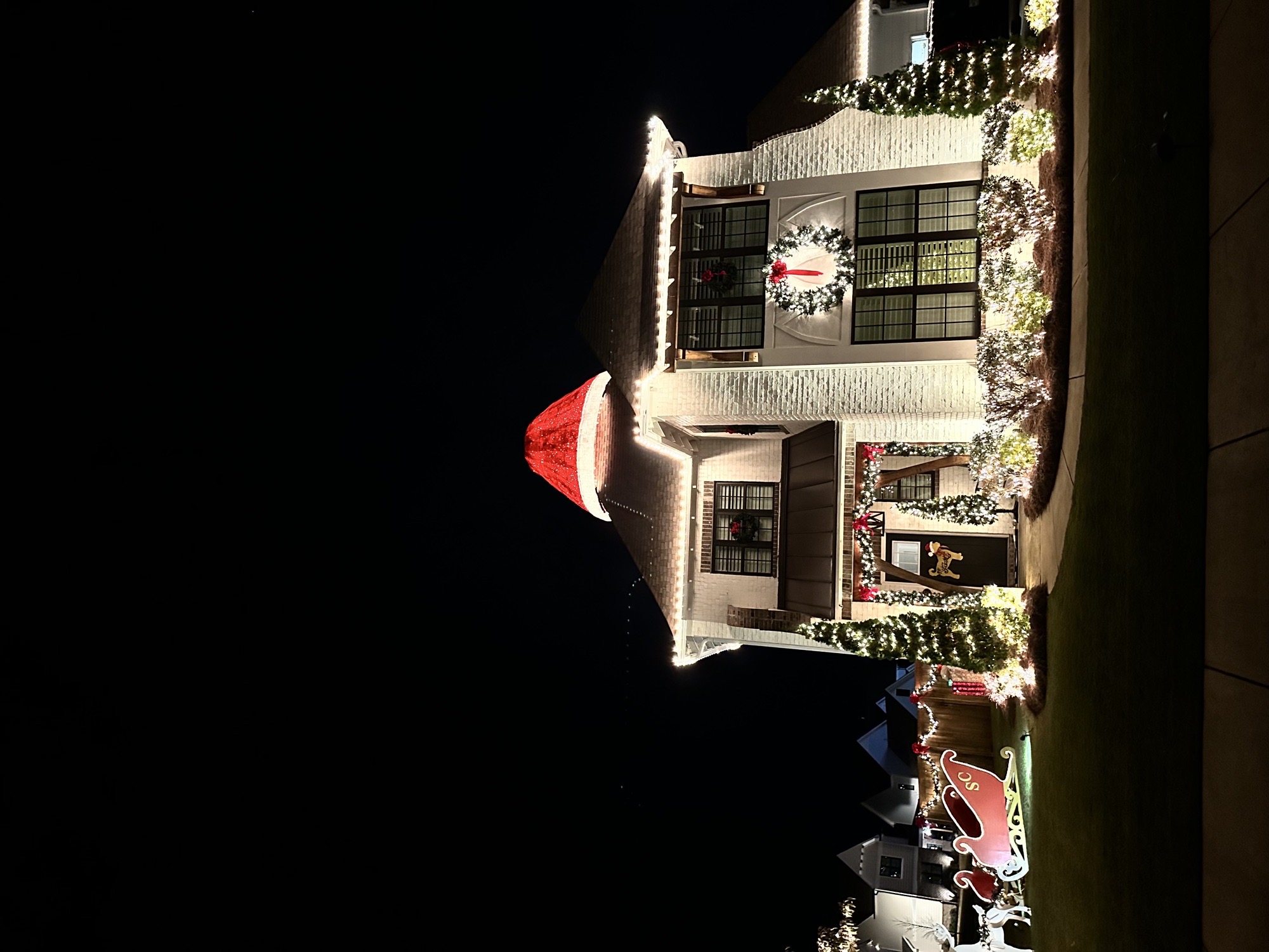 Santa Hat House, Christmas lights in Birmingham, AL (photo 3)