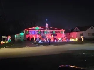 The Griswolds Of Bridgeview, Christmas lights in Bridgeview, IL (photo 1)