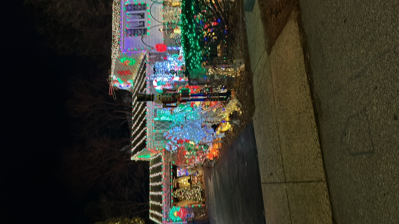 Aston Surprise, Christmas lights in Aston, PA (photo 1)
