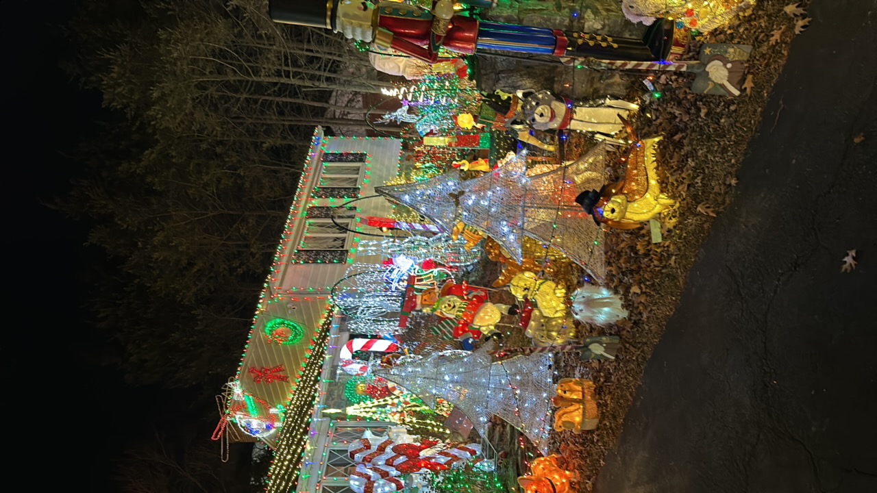 Aston Surprise, Christmas lights in Aston, PA (photo 2)