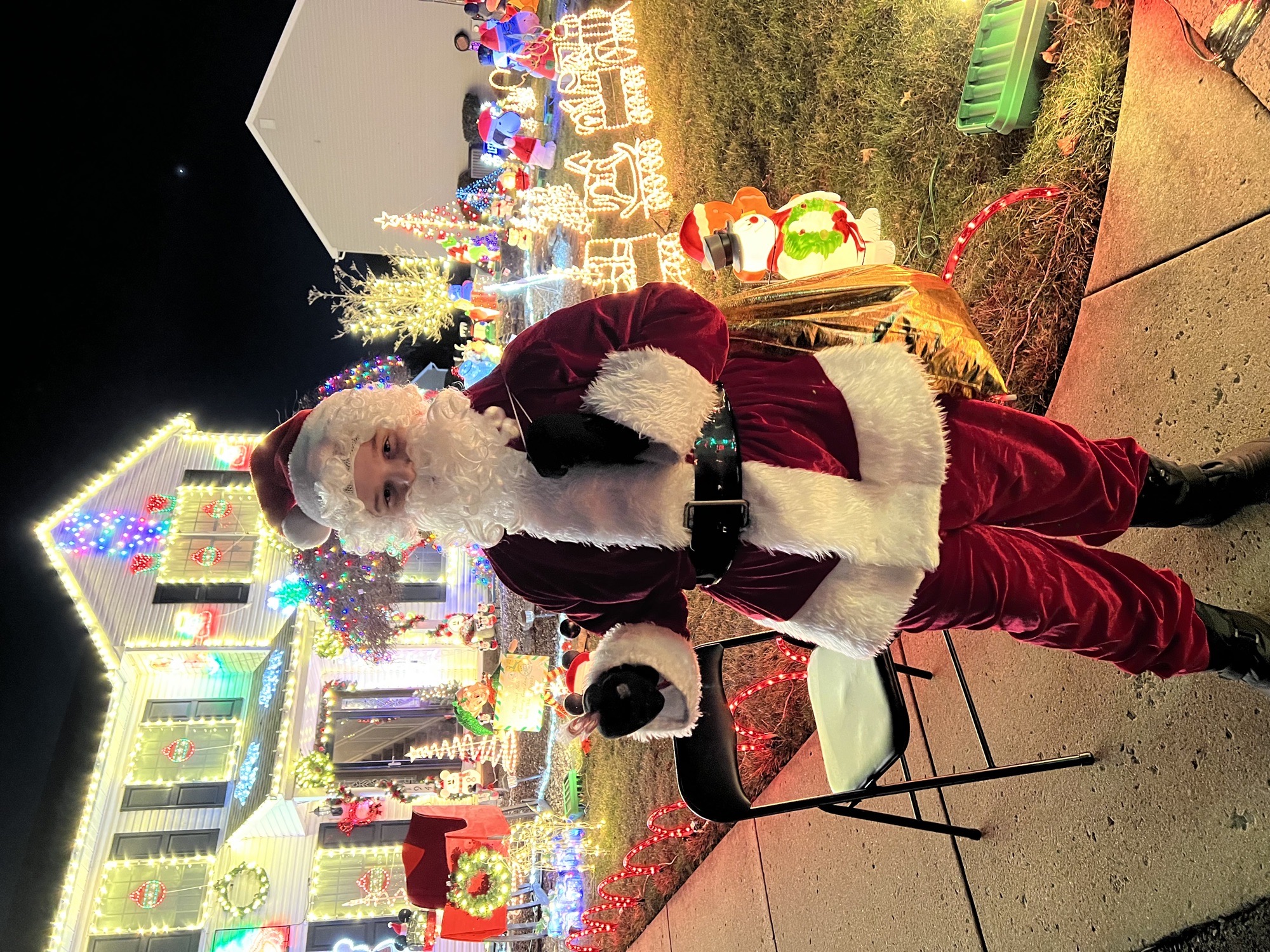 Wellington Drive Holiday Lights, Christmas lights in Langhorne, PA (photo 2)