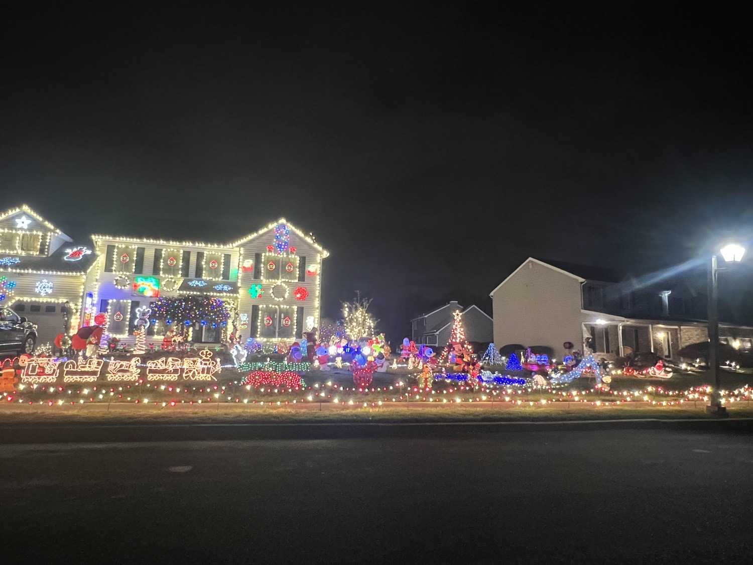 Wellington Drive Holiday Lights, Christmas lights in Langhorne, PA (photo 3)