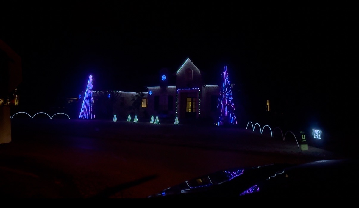 Morris Family Light Show, Christmas lights in Aledo, TX (photo 1)