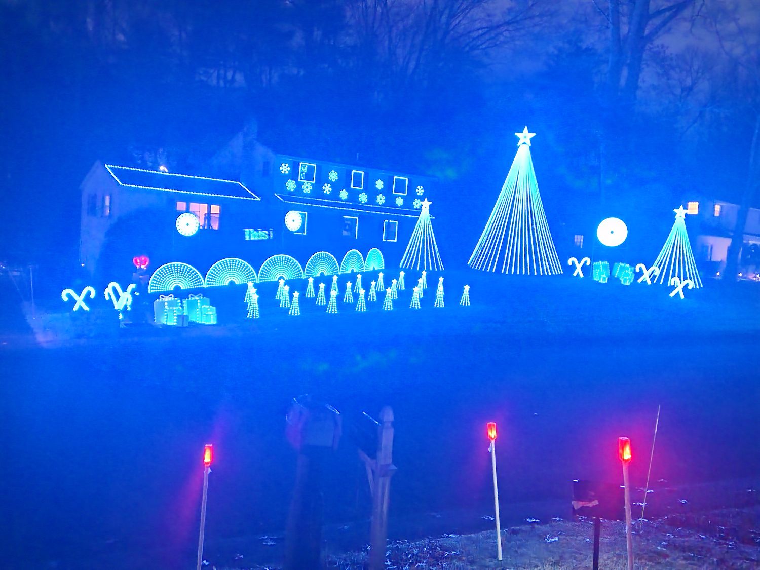 LightingUpHunger, Christmas lights in Clifton Park, NY (photo 4)
