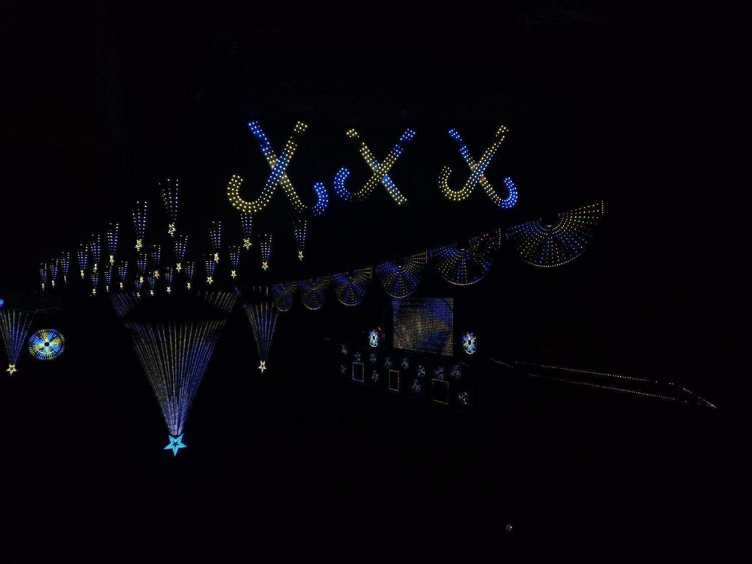 LightingUpHunger, Christmas lights in Clifton Park, NY (photo 5)