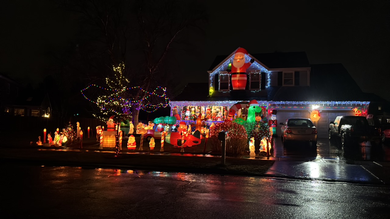 Amazing House, Christmas lights in West Dundee, IL (photo 2)