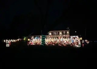 Blow Mold Mania, Christmas lights in Orland Park, IL (photo 1)