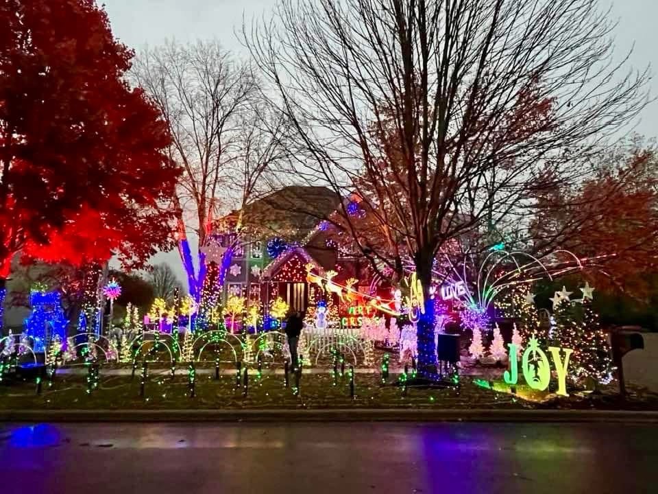 Symphony Of Lights, Christmas lights in Aurora, IL (photo 1)