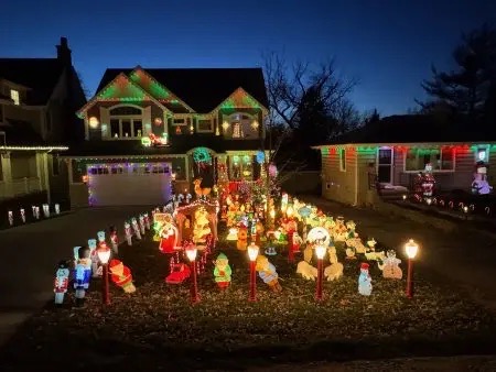 Santa’s Wonderland, Christmas lights in Downer’s Grove, IL (photo 1)