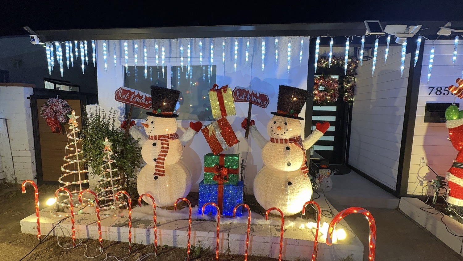 Northridge christmas House, Christmas lights in Los Angeles, CA (photo 2)