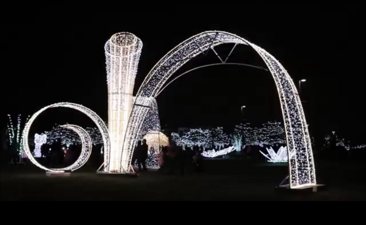Town Hall Christmas, Christmas lights in Orland Park, IL (photo 1)