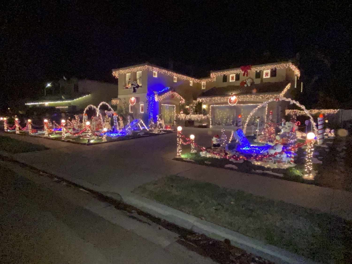 Brian & Stacey’s Winter Wonderland, Christmas lights in Hemet, CA (photo 1)