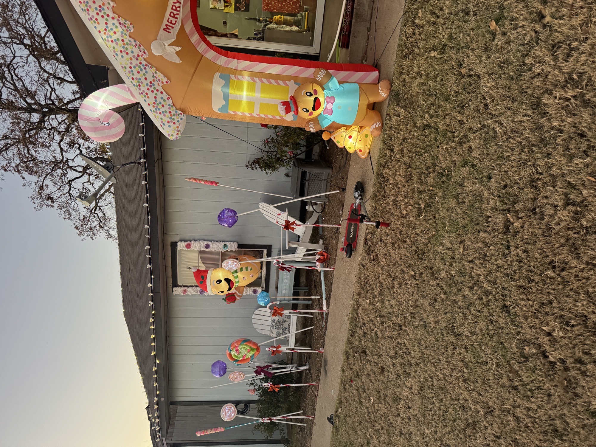 DIY Gingerbread House, Christmas lights in Tool, TX (photo 2)