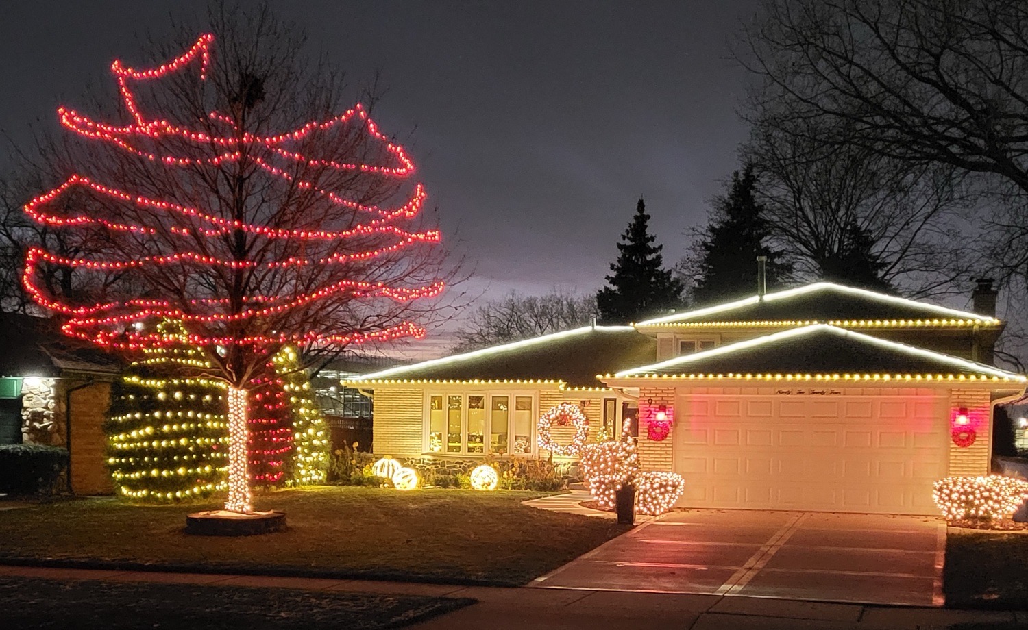 The House Of Lights, Christmas lights in Oak Lawn, IL (photo 1)