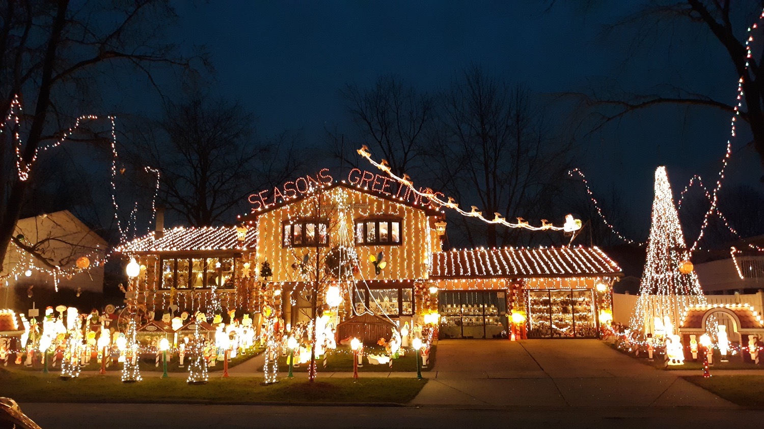 Esposito Christmas Lights, Christmas lights in Tinley Park, IL (photo 1)