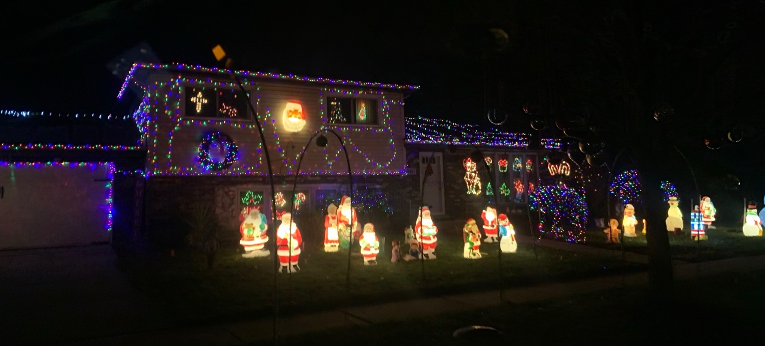 Here Comes Santa Claus!, Christmas lights in Tinley Park, IL (photo 1)