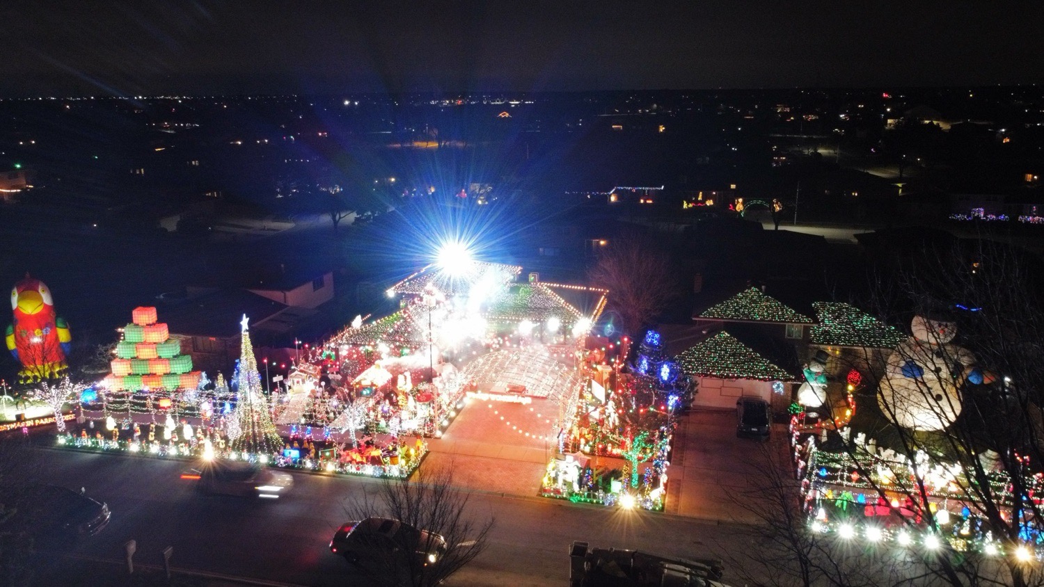 The Christmas Block, Christmas lights in Tinley Park, IL (photo 1)