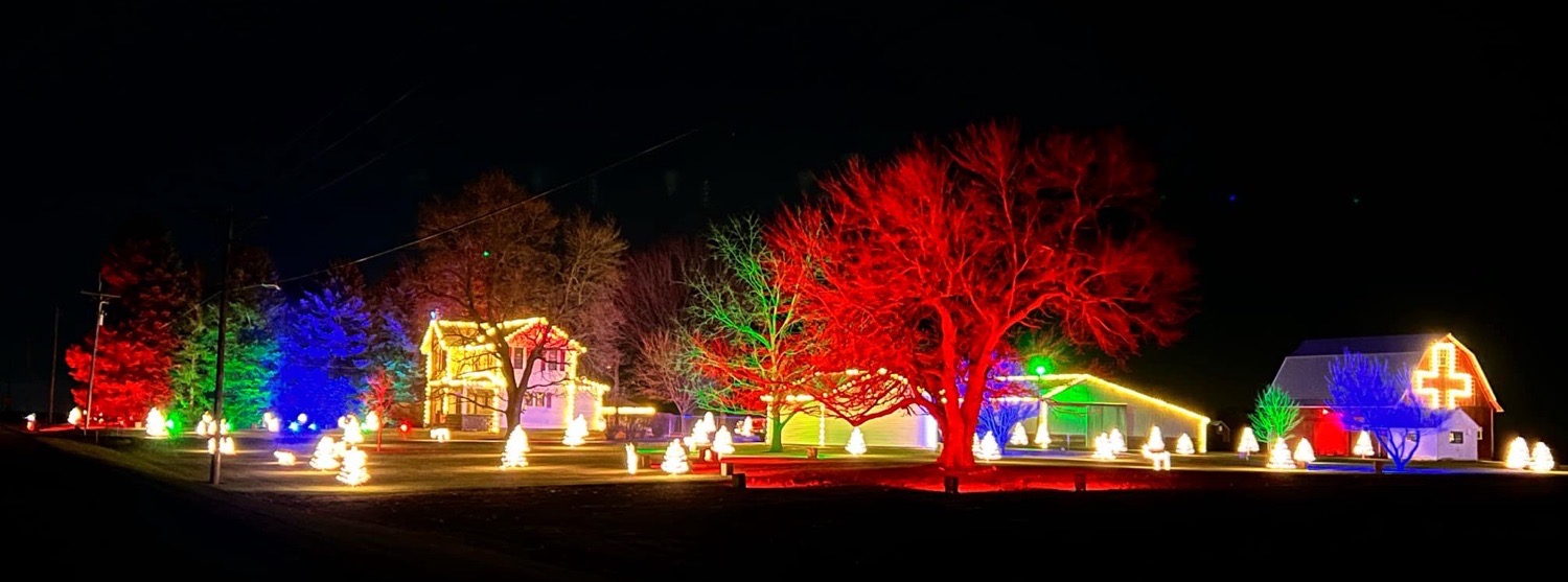 The Rainbow House, Christmas lights in Elwood, IL (photo 1)