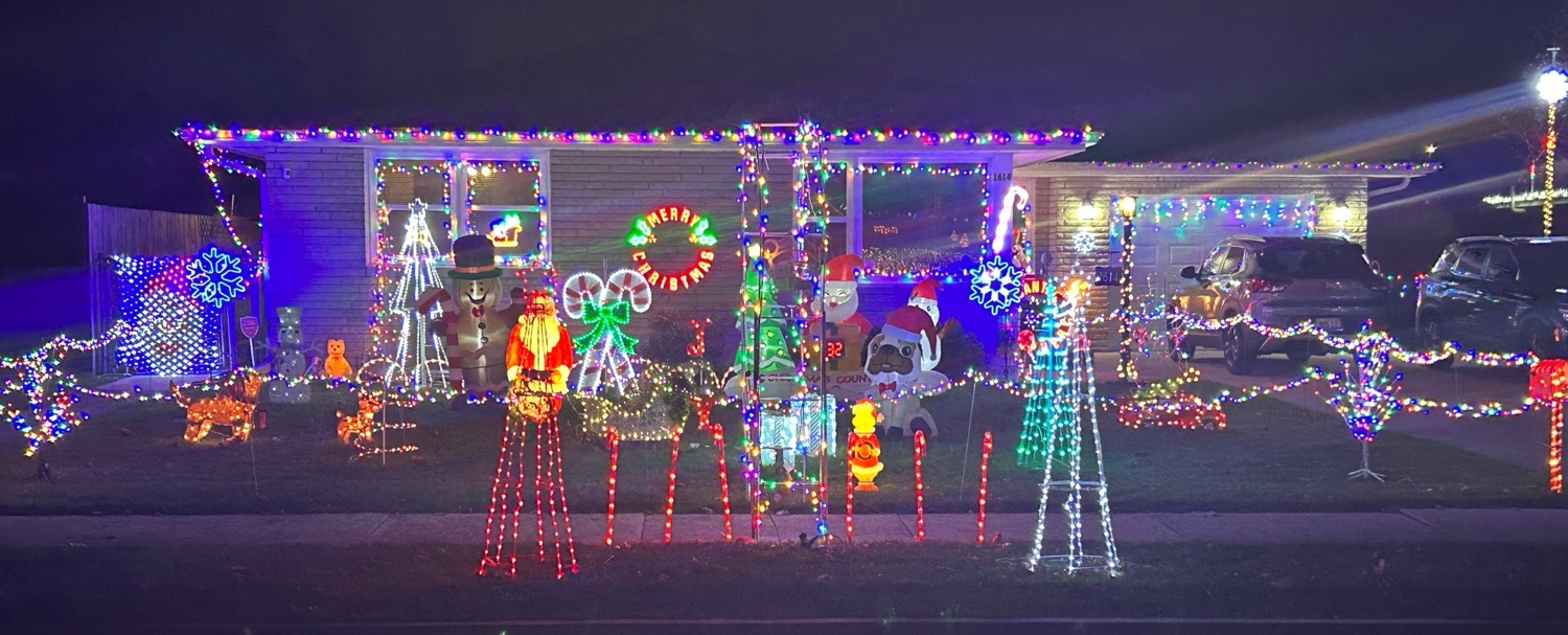 Lights On Douglas, Christmas lights in Joliet, IL (photo 1)