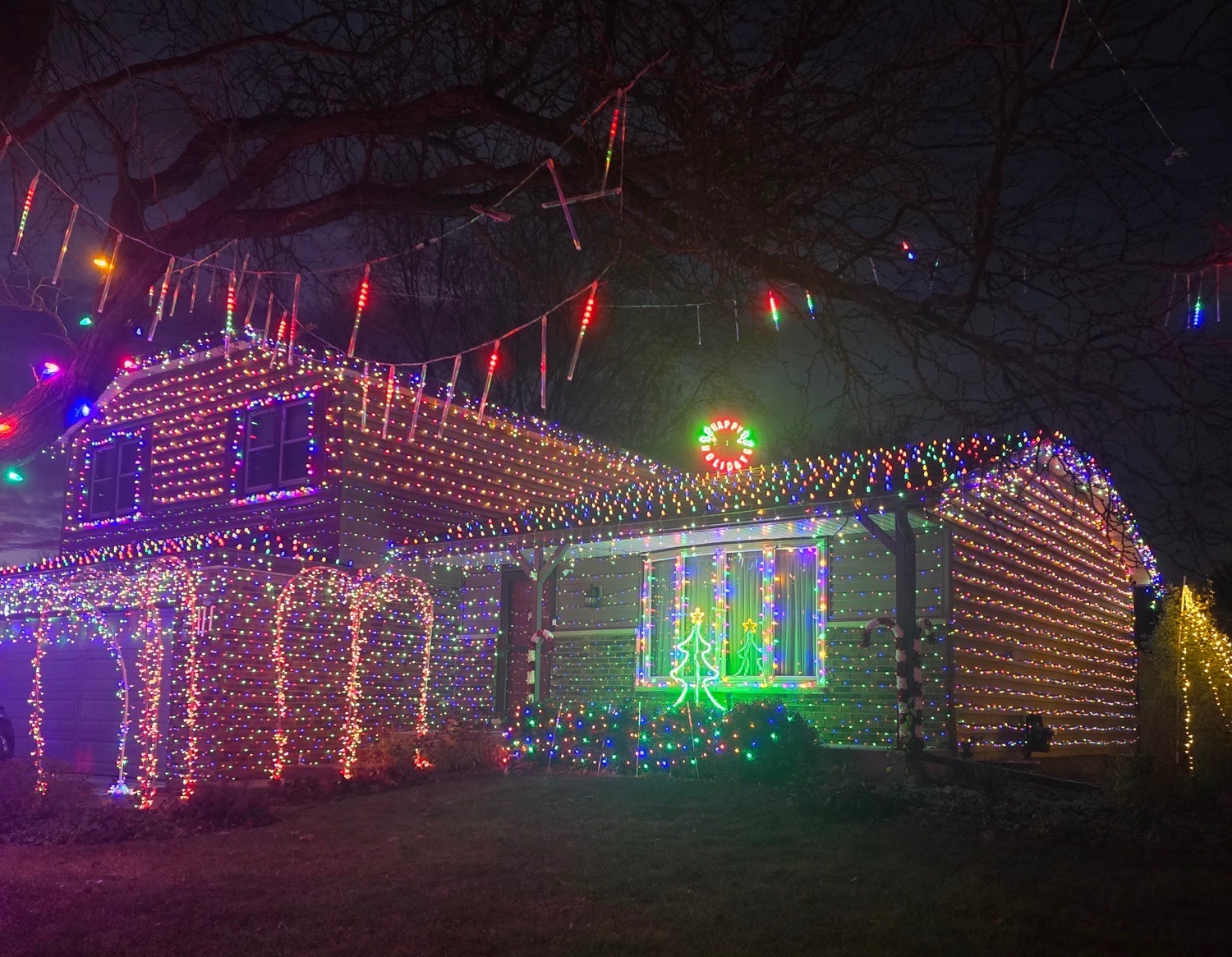Memaw’s House, Christmas lights in Shorewood, IL (photo 1)
