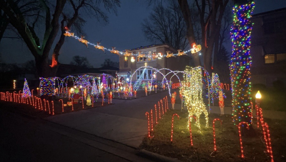Beware of Barnsdale’s Holiday Lights, Christmas lights in LaGrange Park, IL (photo 1)