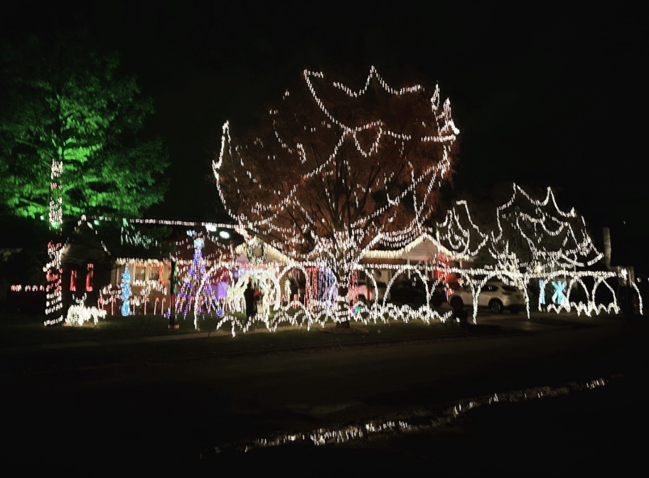 The Archways, Christmas lights in LaGrange Park, IL (photo 1)
