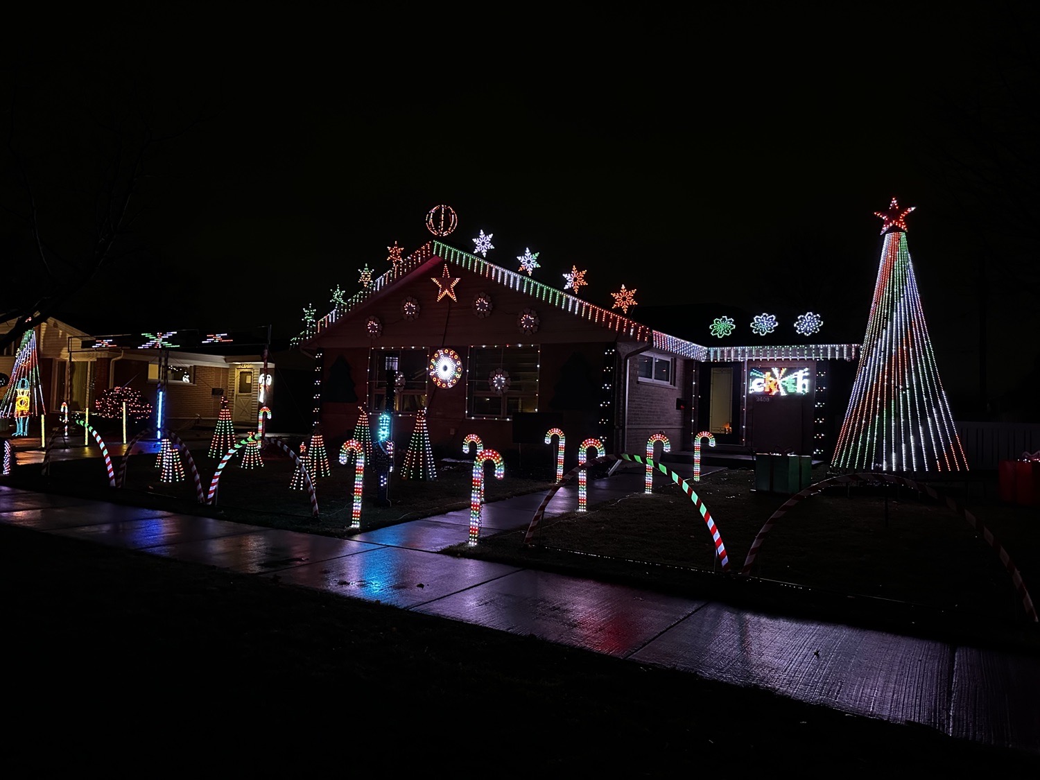 Lights Up Martindale, Christmas lights in Westchester, IL (photo 1)