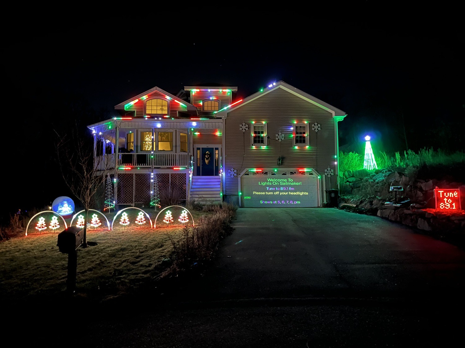 Lights On Sailmaker, Christmas lights in Swansea, MA (photo 1)