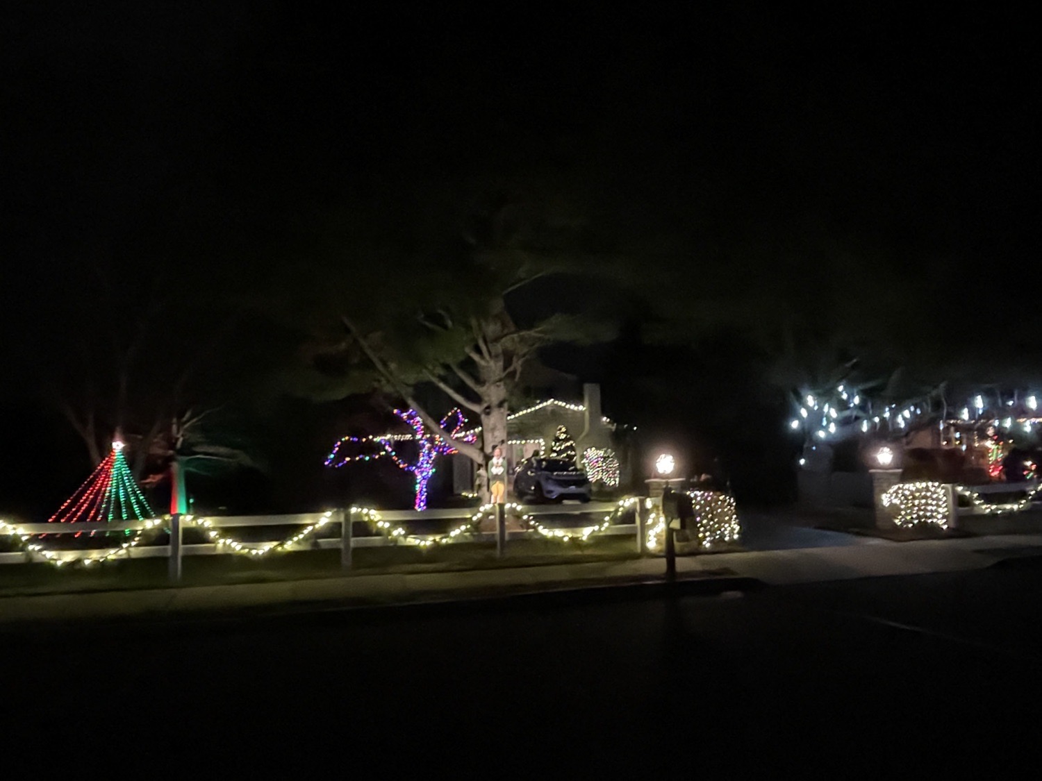 Paul family lights, Christmas lights in Blyden Square, PA (photo 1)