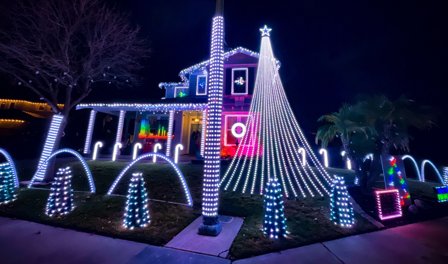 HolidayLights.Manor, Christmas lights in Tracy, CA (photo 2)
