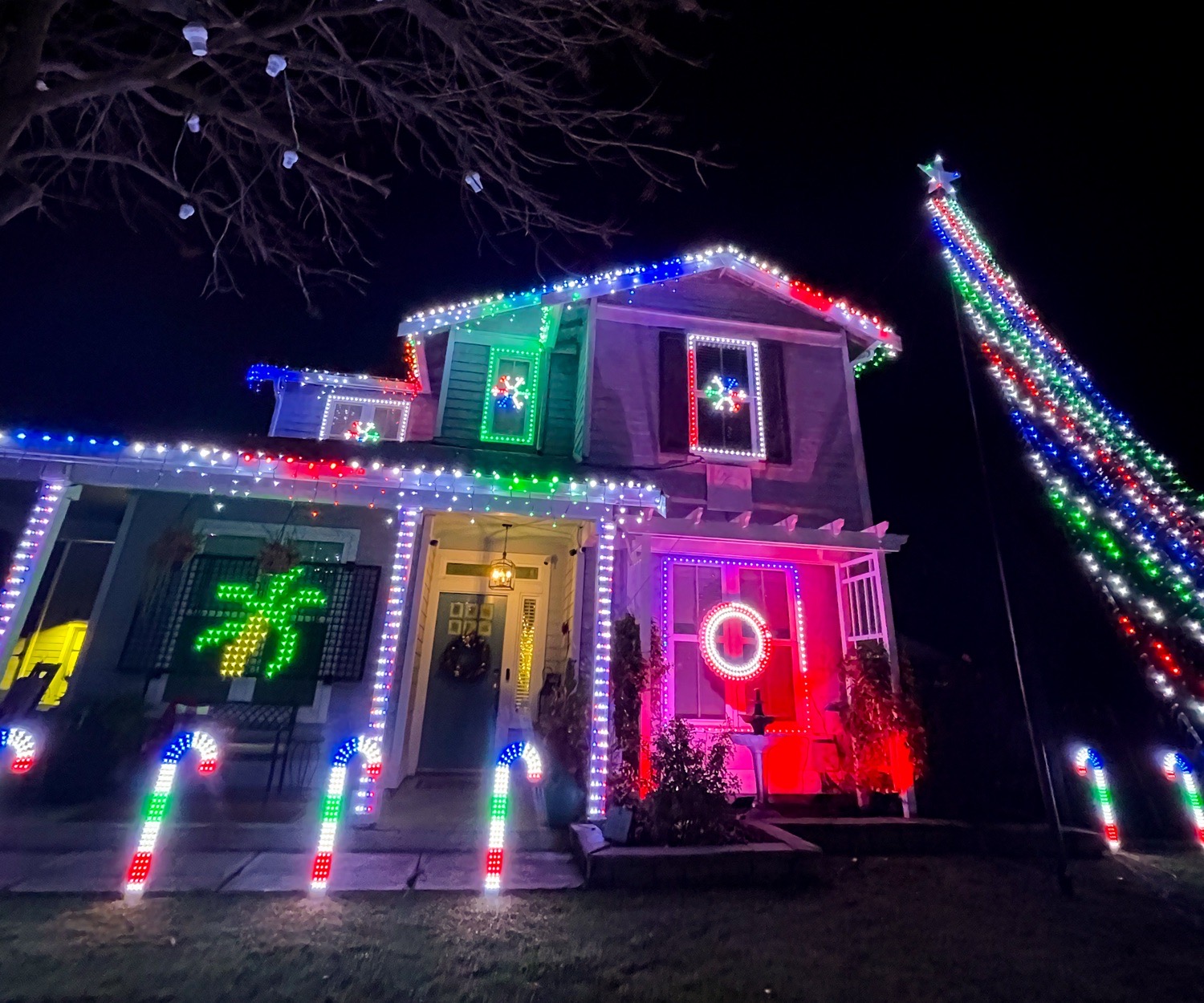 HolidayLights.Manor, Christmas lights in Tracy, CA (photo 3)